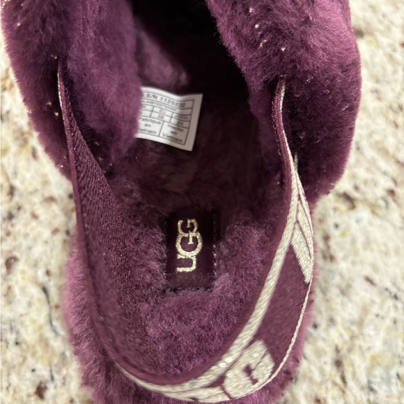 Ugg Women’s Fluff Yeah Metallic Sparkle Slipper  in Pinot Noir SZ 7 New - Picture 7 of 10